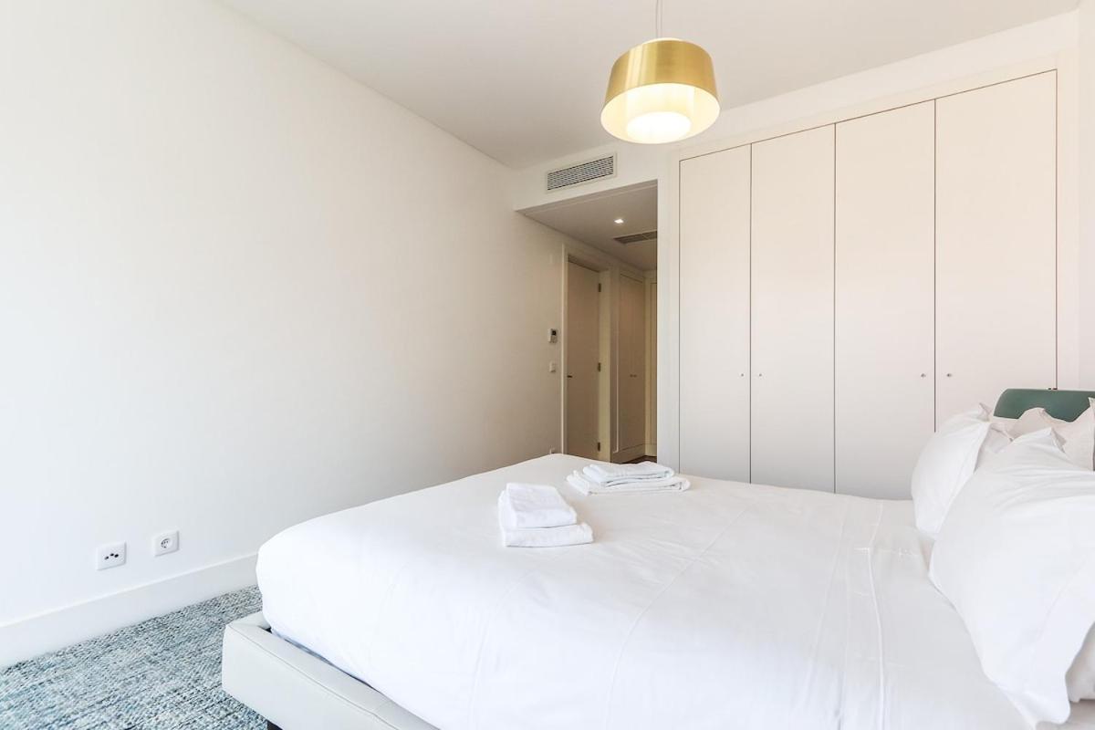 Alcantara Lovely With Balcony 2 Bdr With Ac Lisboa